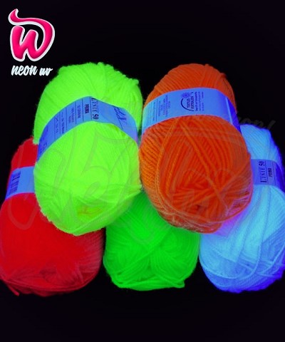 pelote de laine fluo