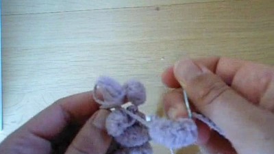 tricoter la laine pompon