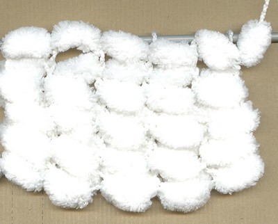 tricoter la laine pompon